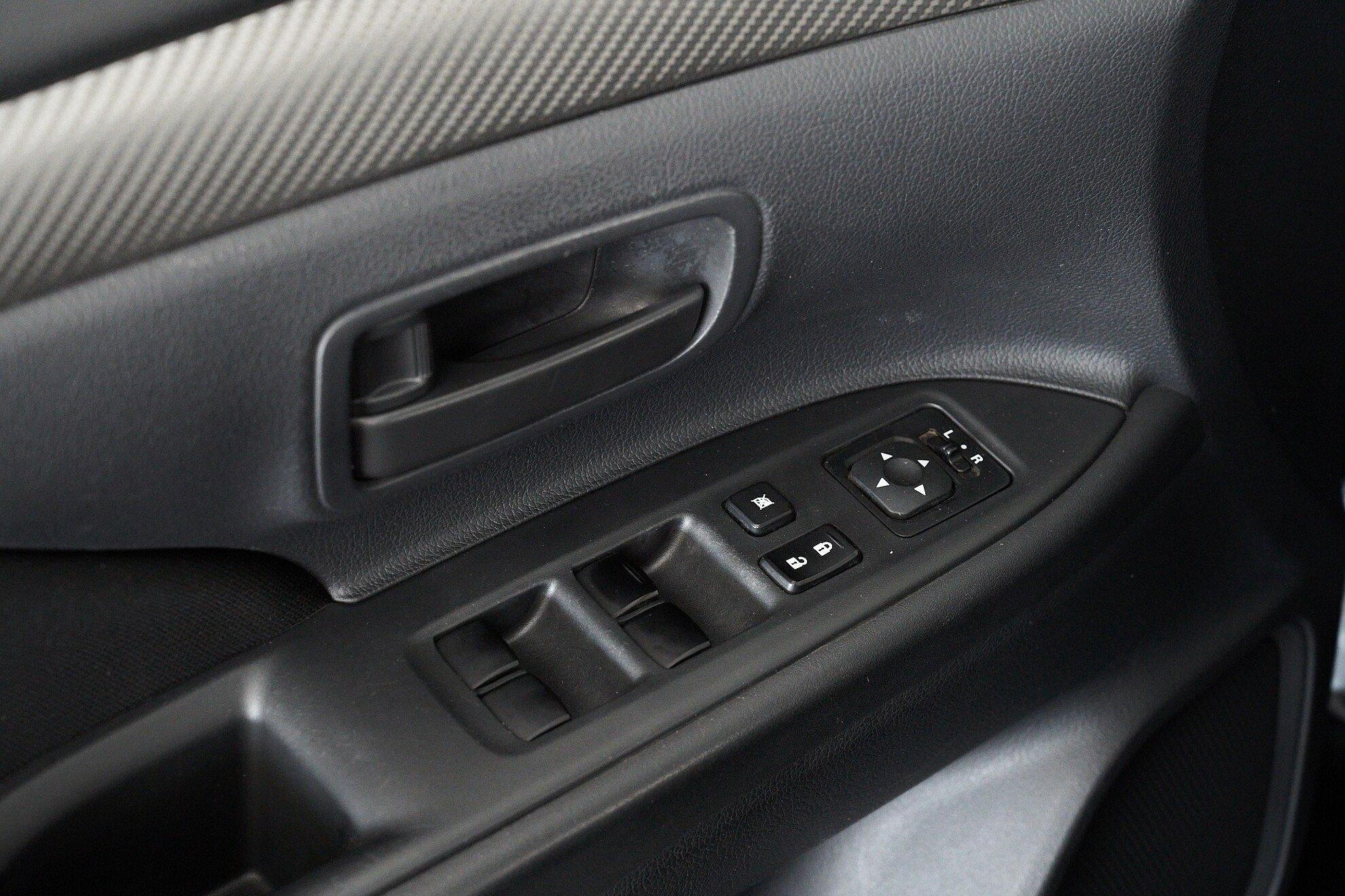 Mitsubishi Outlander 2013, черный