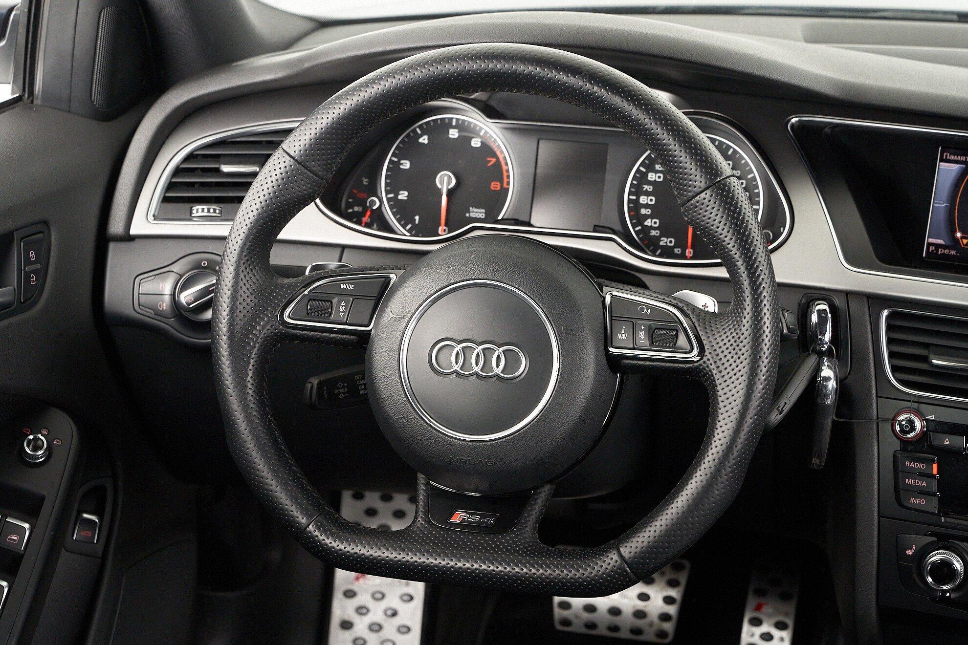 Audi A4 2013, черный