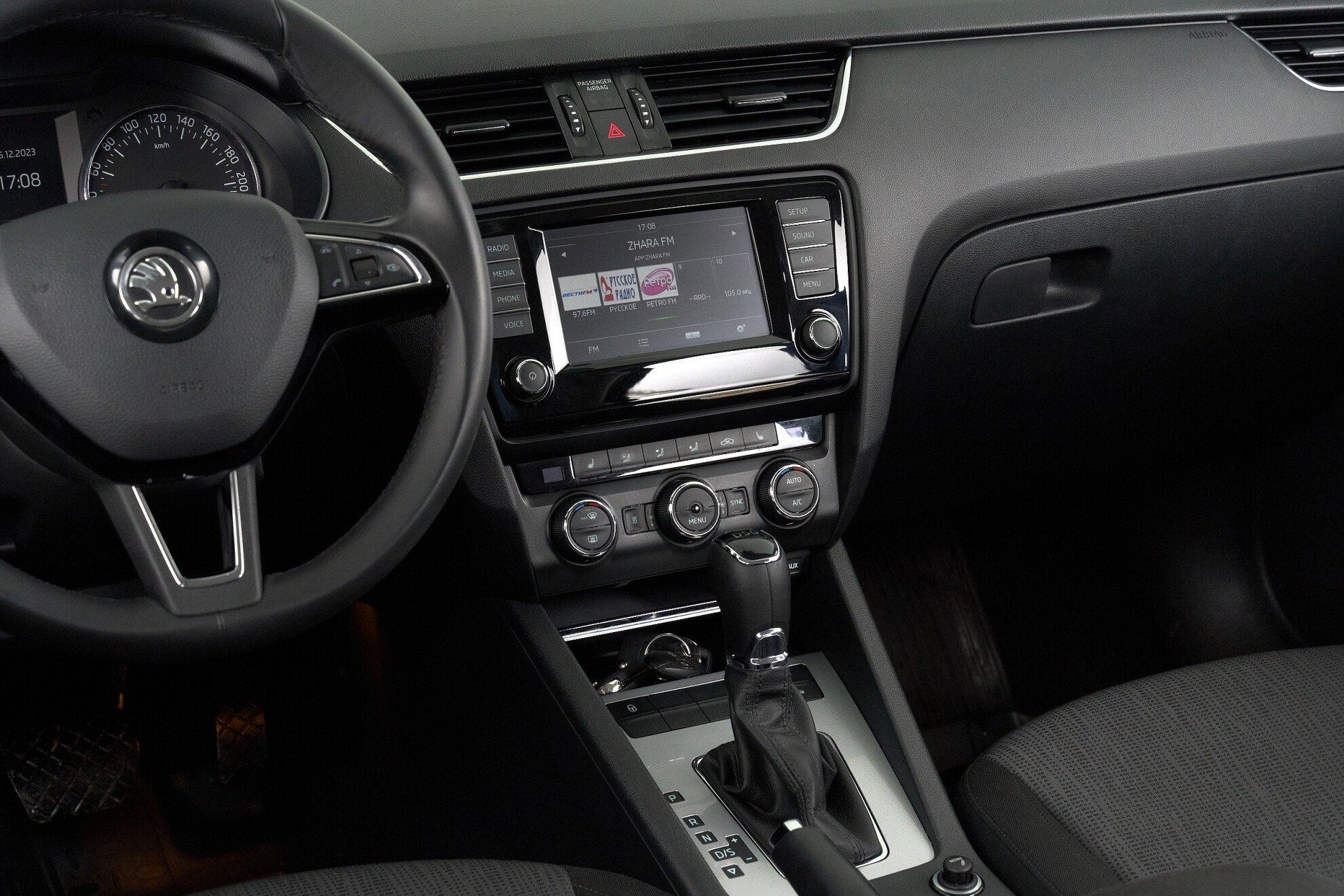 Skoda Octavia 2016, коричневый