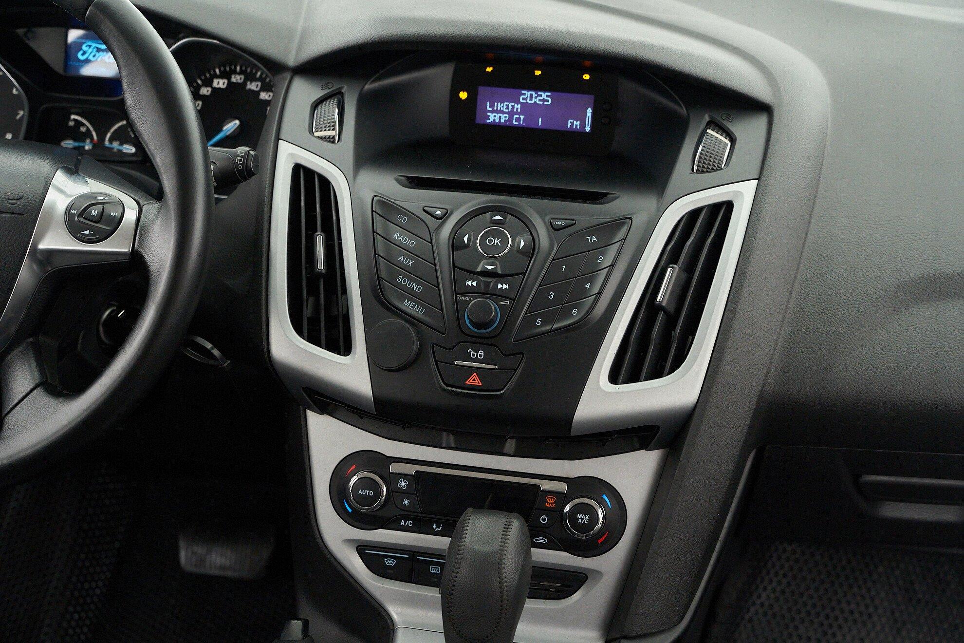 Ford Focus 2014, белый