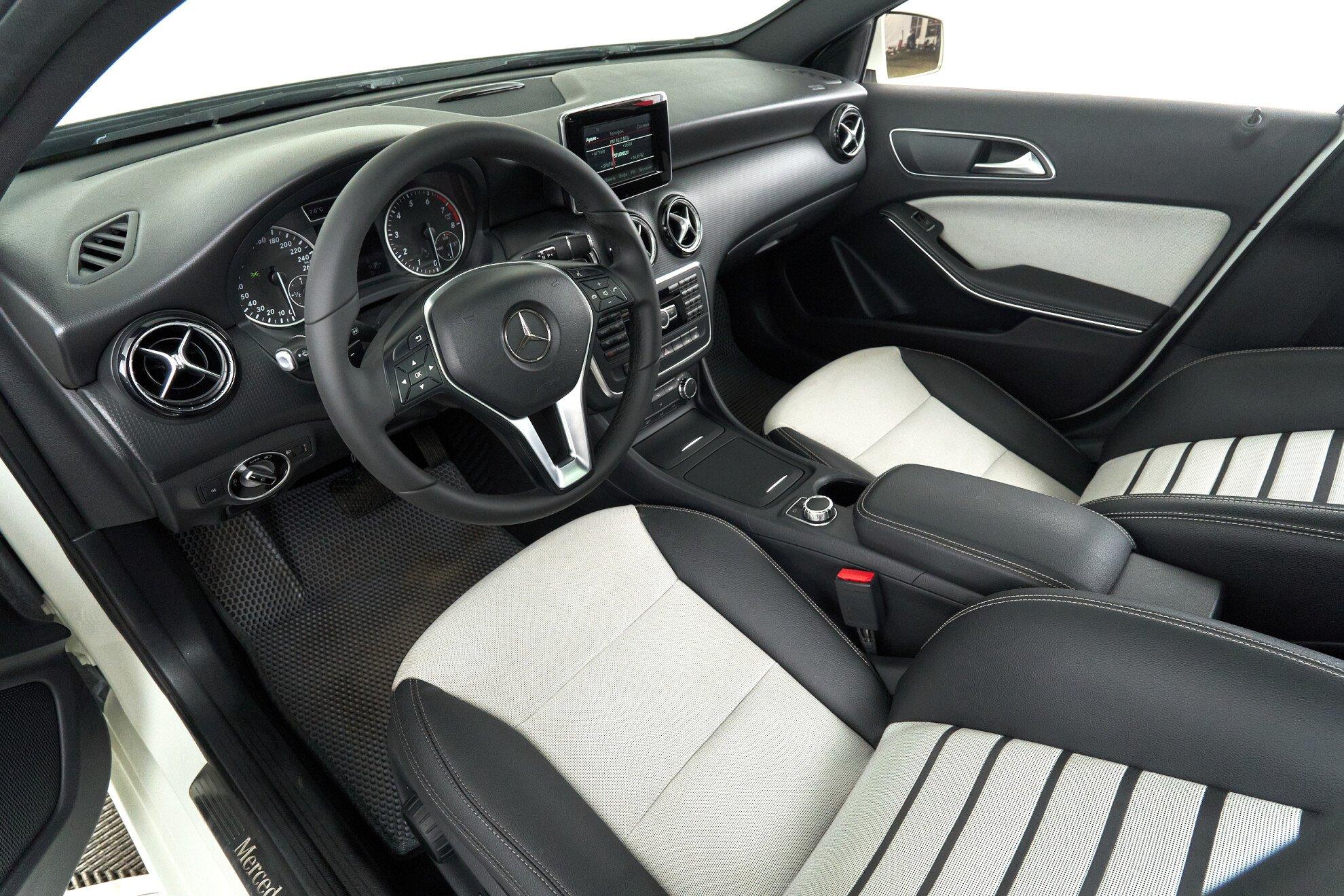 Mercedes-Benz A-Класс 2013, белый