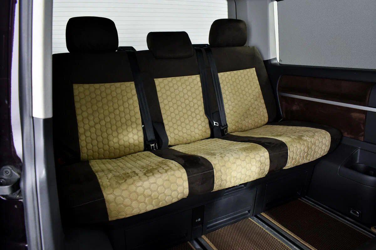 Volkswagen Multivan 2013, красный