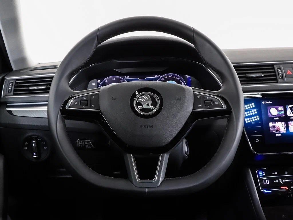 Skoda Superb 2023, серый