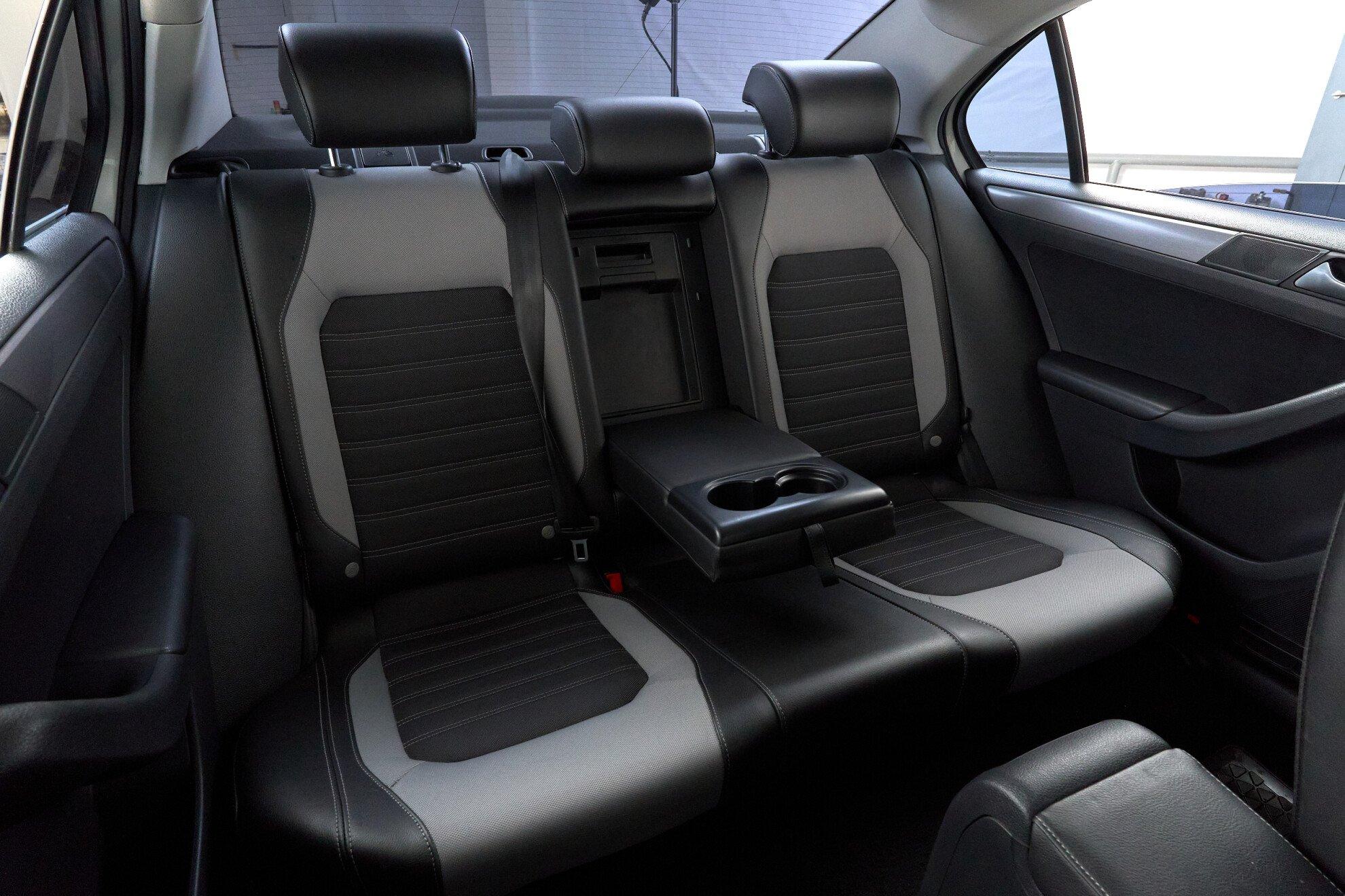 Volkswagen Jetta 2012, белый