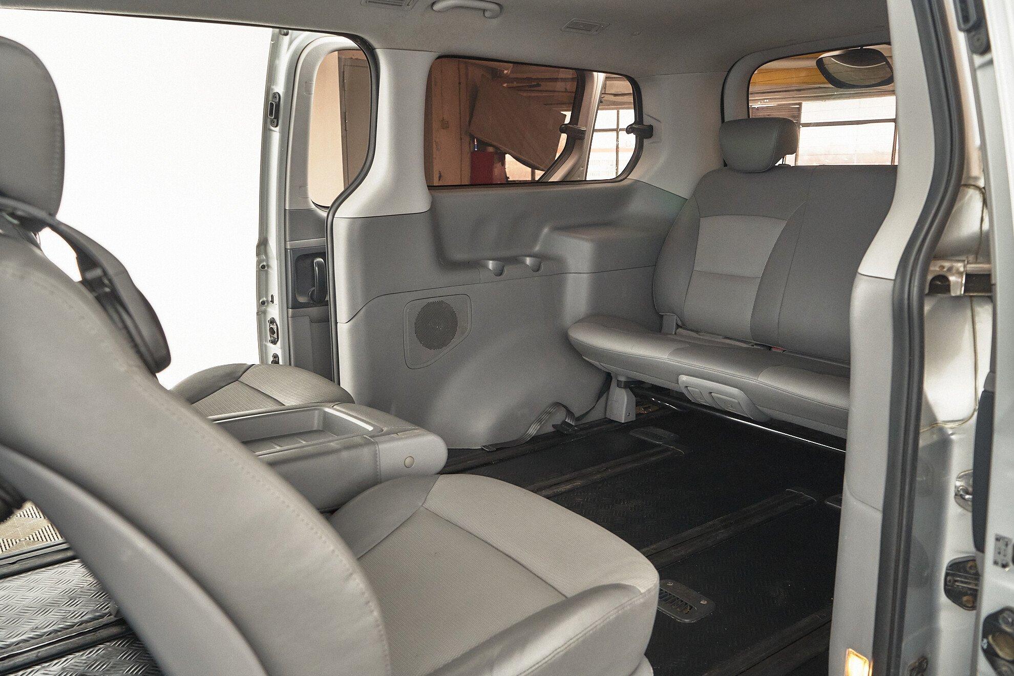 Hyundai Grand Starex 2012, серебряный