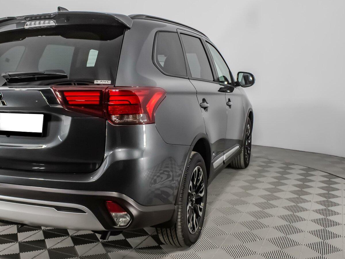 Mitsubishi Outlander 2021, серый
