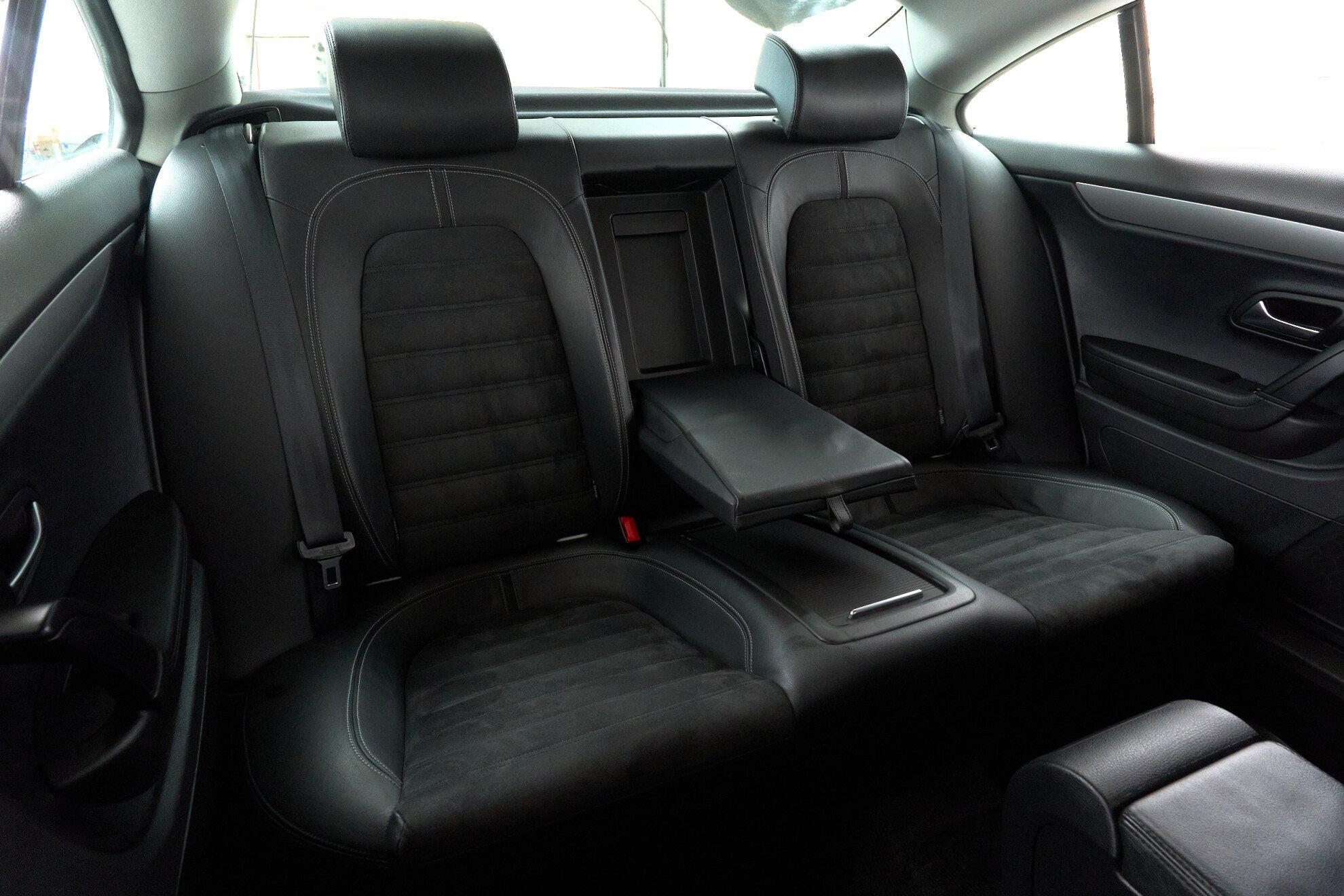 Volkswagen Passat CC 2011, белый