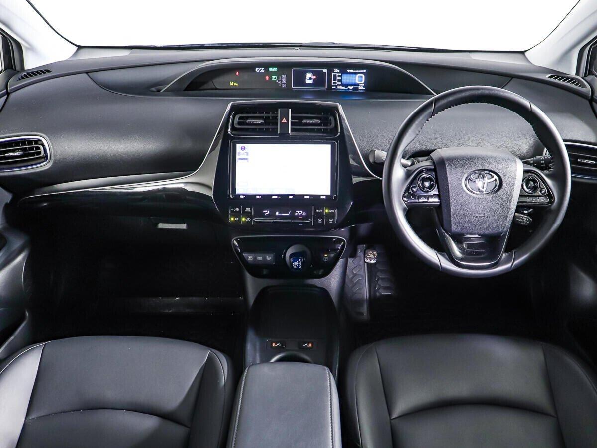 Toyota Prius 2020, черный