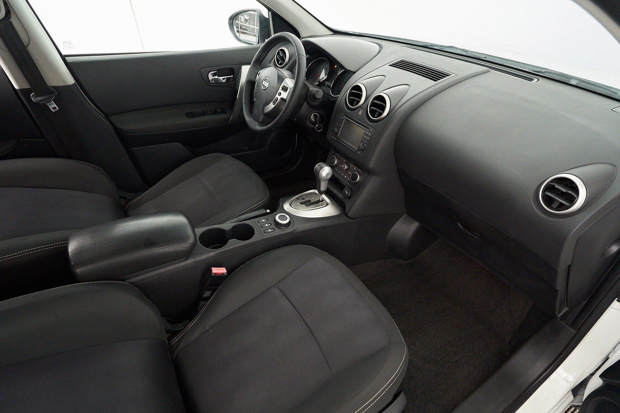 Nissan Qashqai 2012, белый