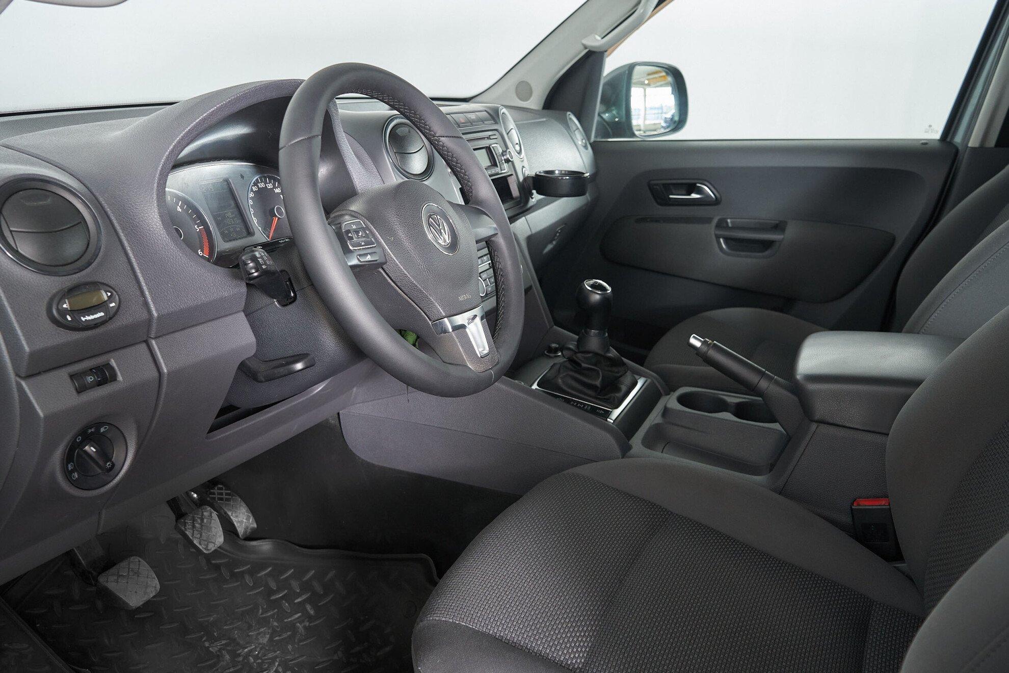 Volkswagen Amarok 2012, серый
