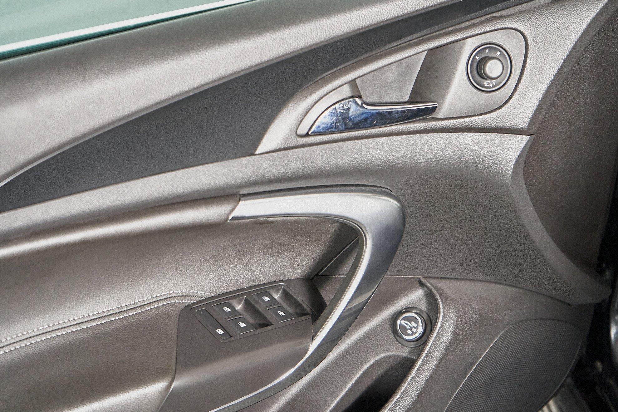Opel Insignia 2013, черный