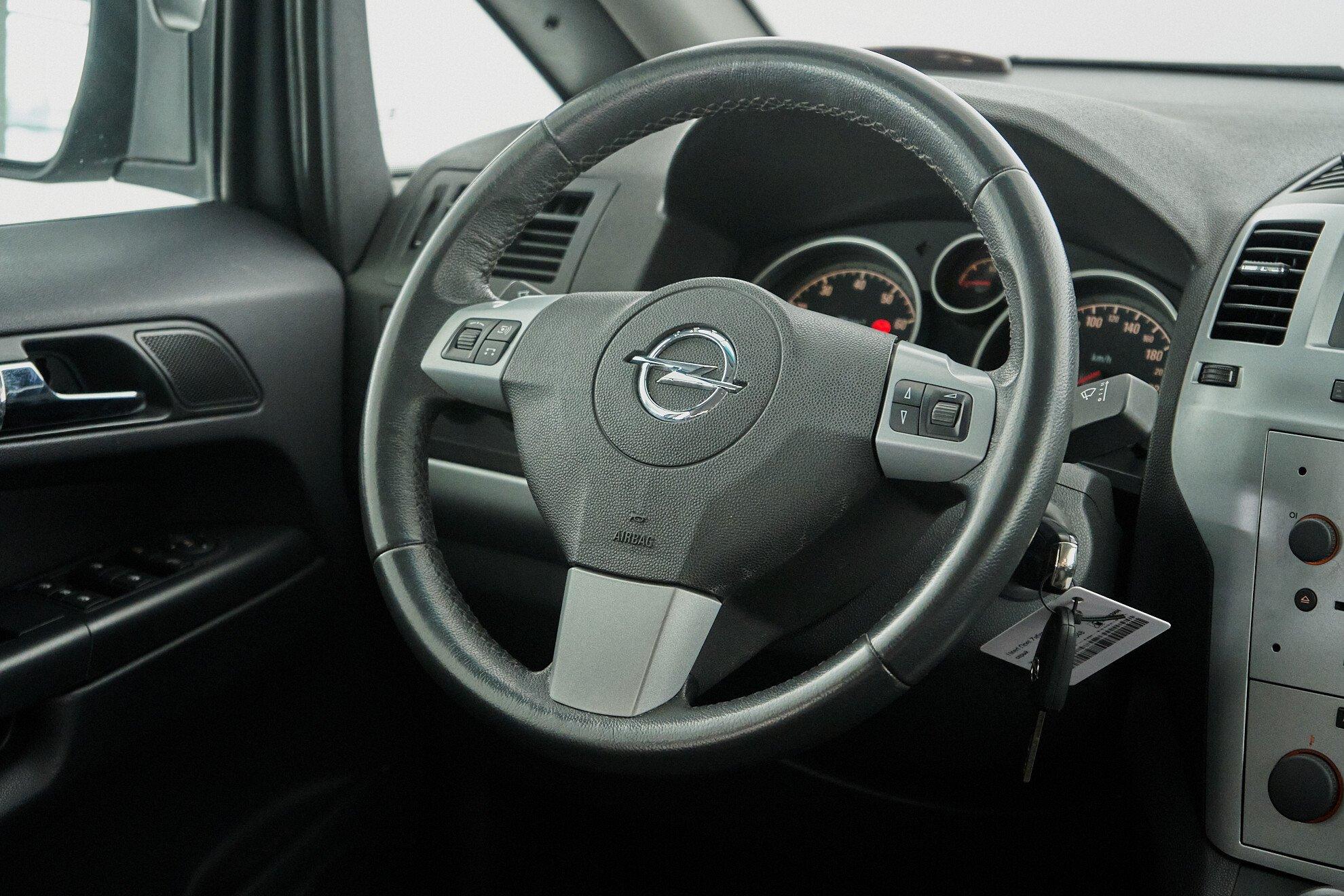 Opel Zafira 2013, серый
