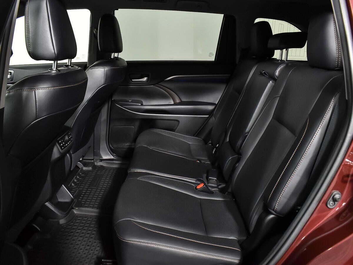 Toyota Highlander 2018, красный