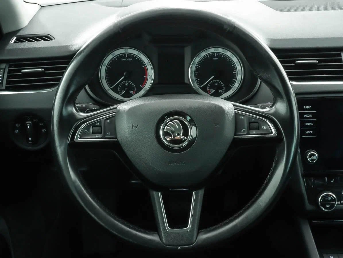 Skoda Octavia 2019, бежевый
