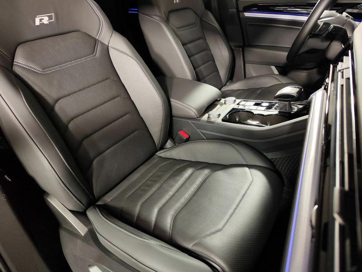 Volkswagen Touareg 2021, черный