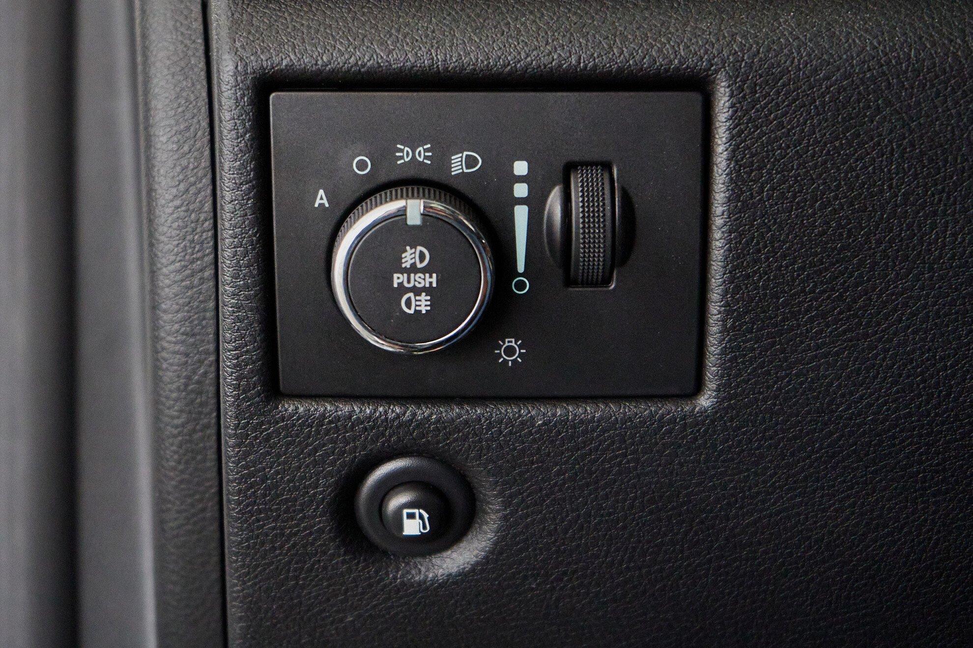 Jeep Grand Cherokee 2011, белый