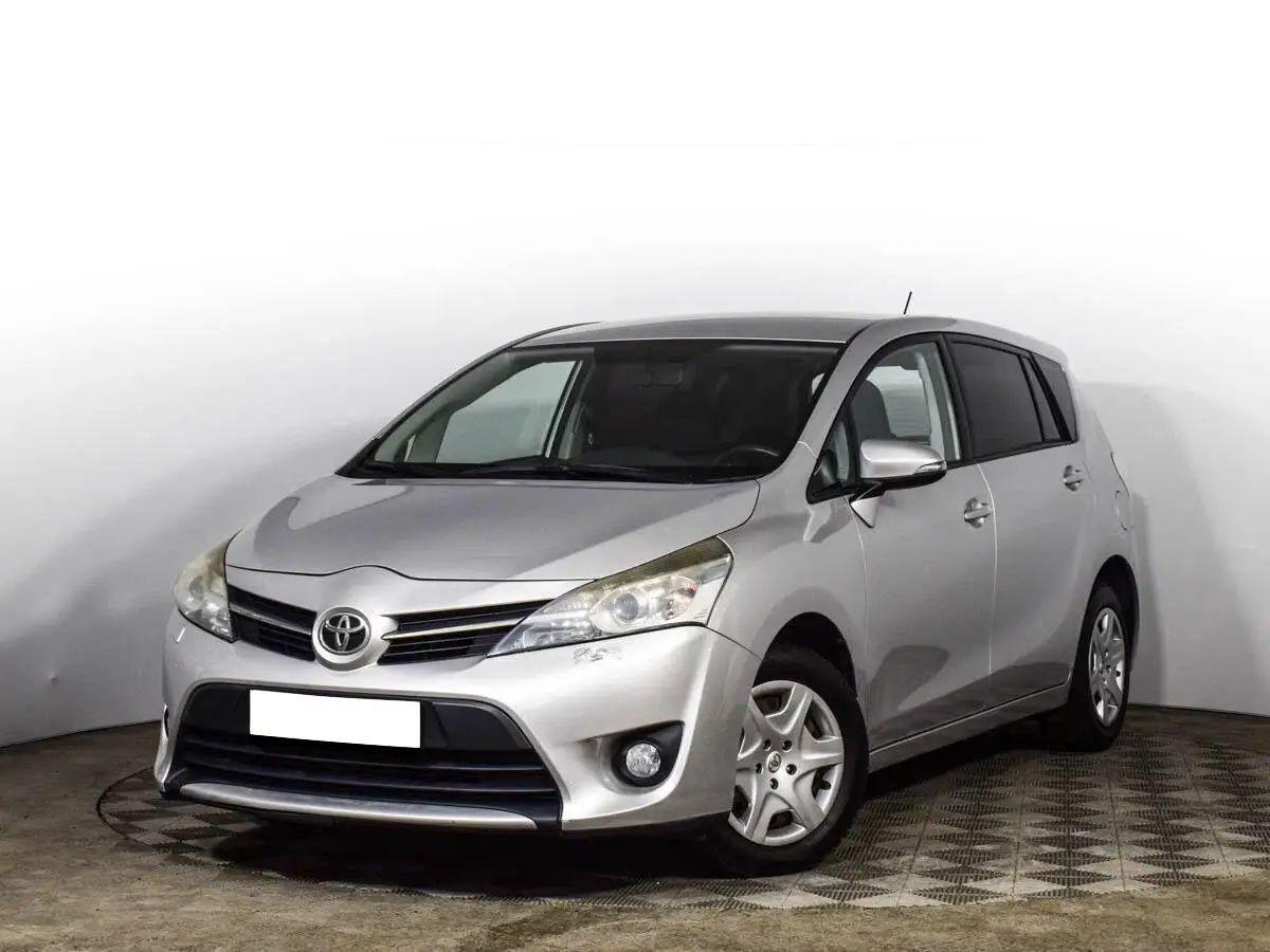 Toyota Verso 2015, серебряный