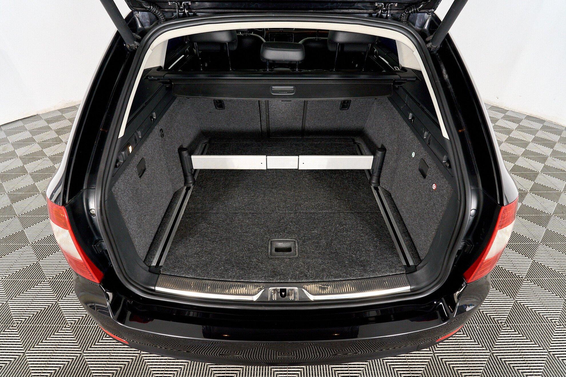 Skoda Superb 2011, черный