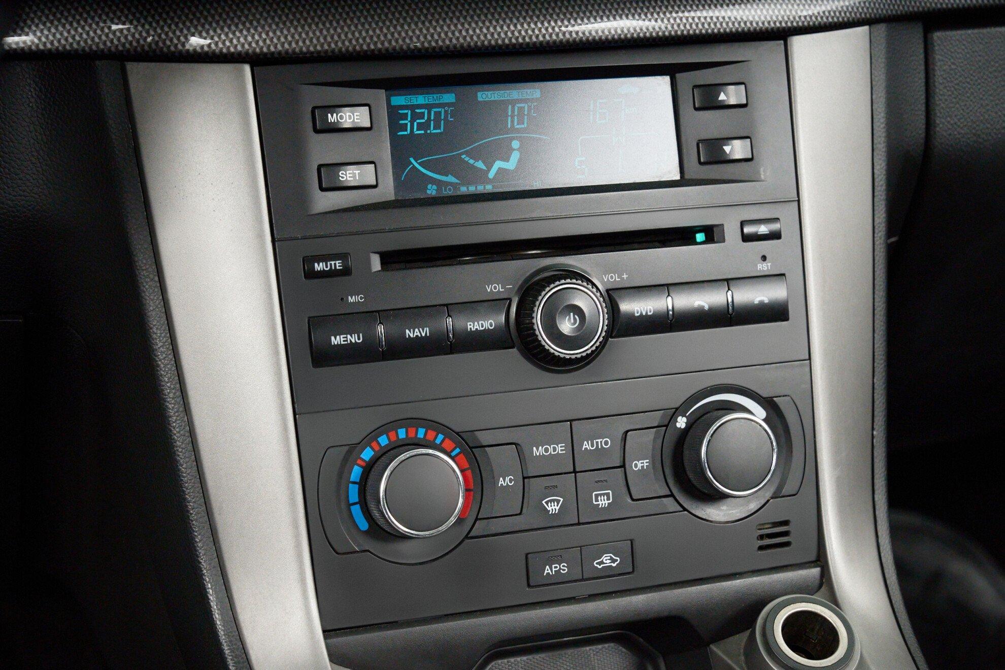 Chevrolet Captiva 2012, белый