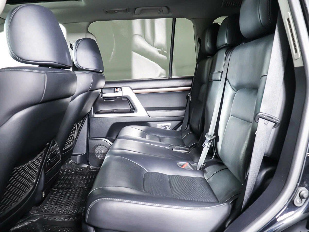 Toyota Land Cruiser 2018, черный