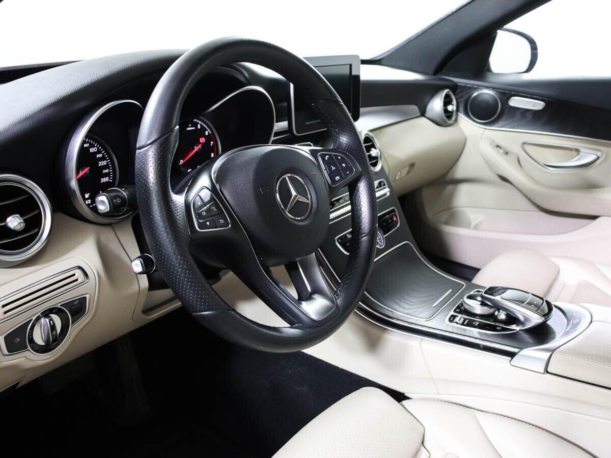 Mercedes-Benz C-Класс 2016, красный