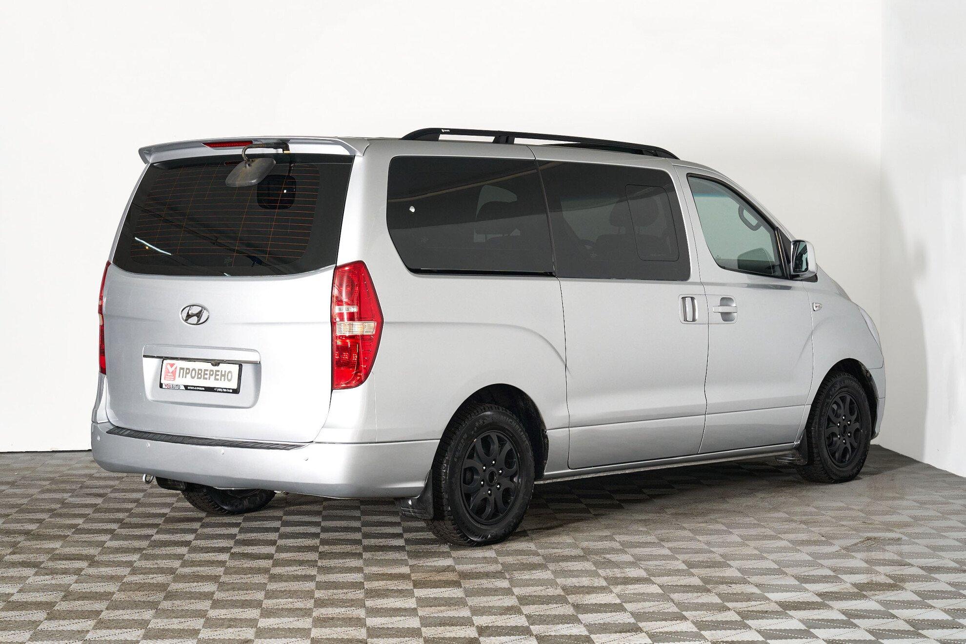 Hyundai Grand Starex 2010, серый