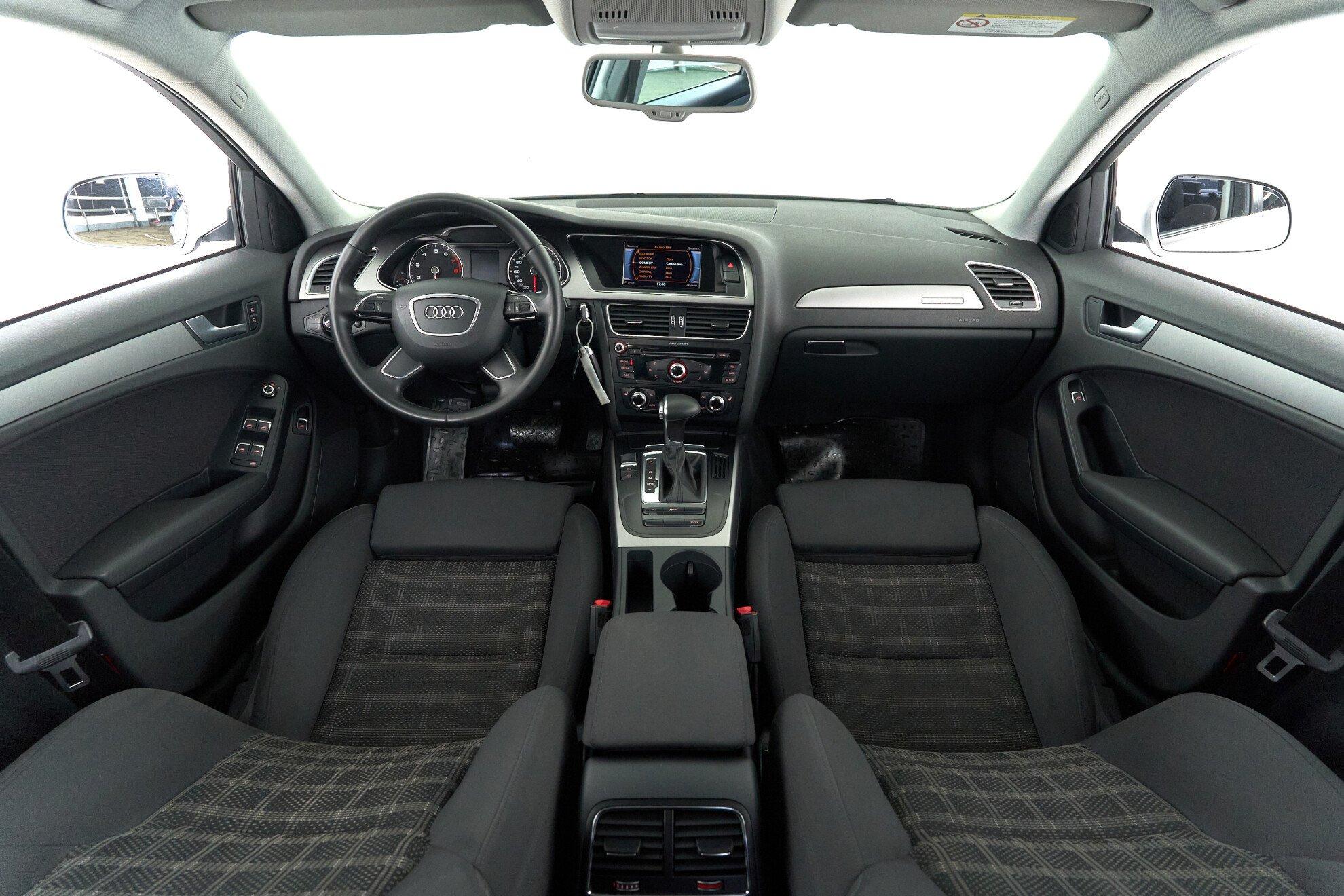 Audi A4 2012, белый