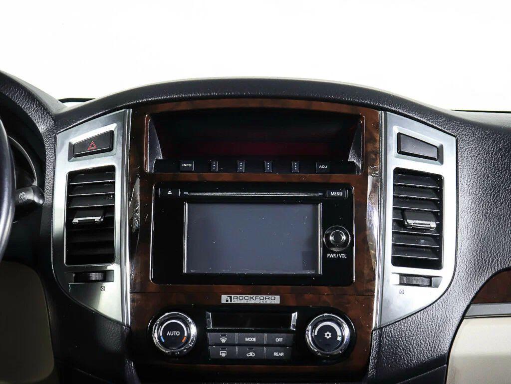 Mitsubishi Pajero 2020, белый
