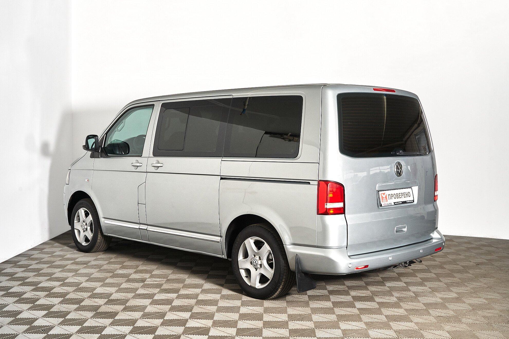Volkswagen Multivan 2010, серебряный