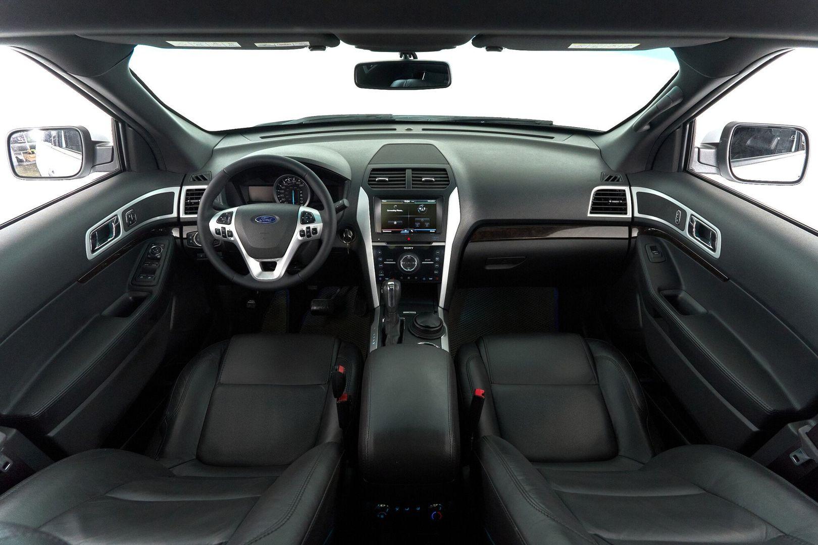 Ford Explorer 2014, белый