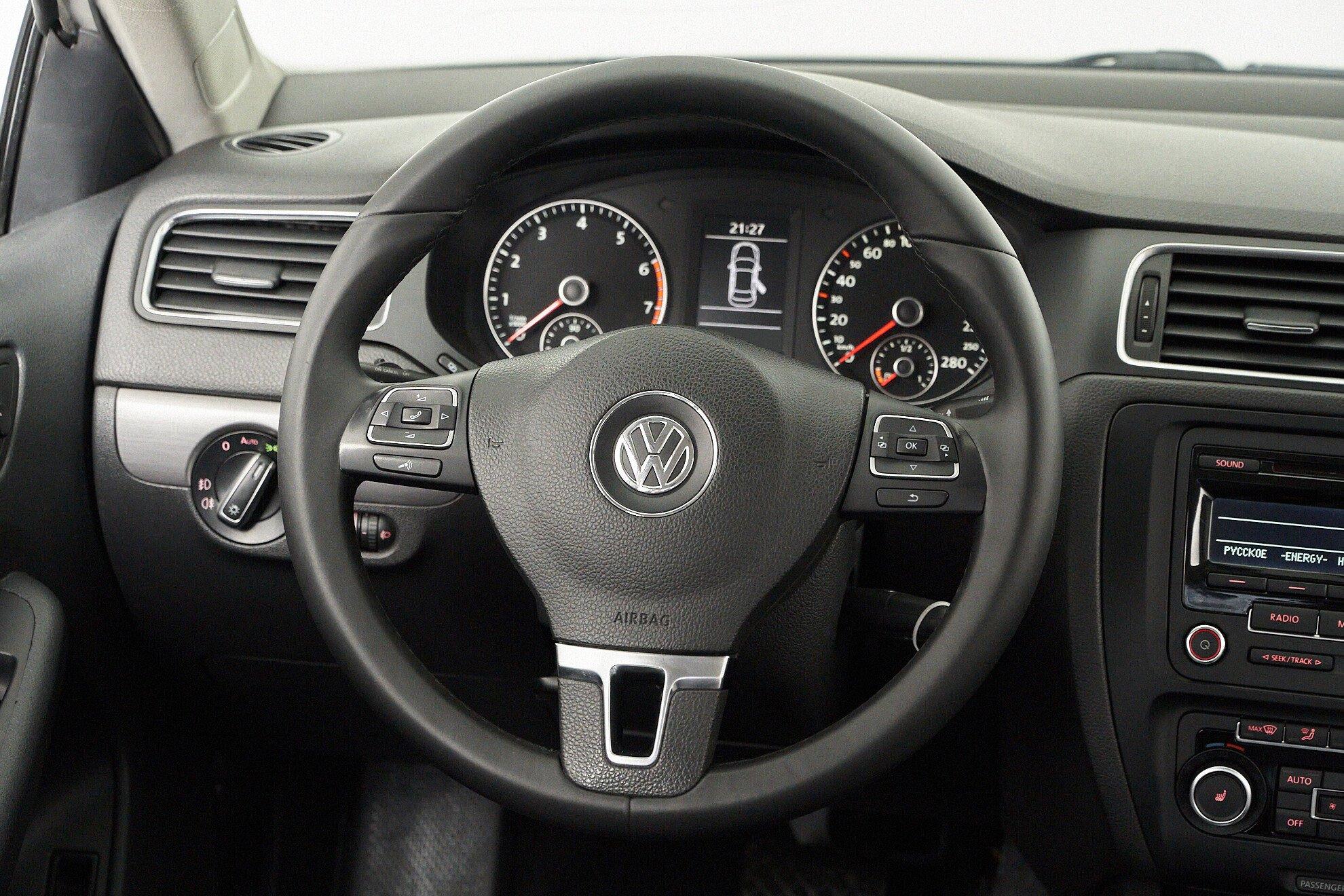 Volkswagen Jetta 2011, белый