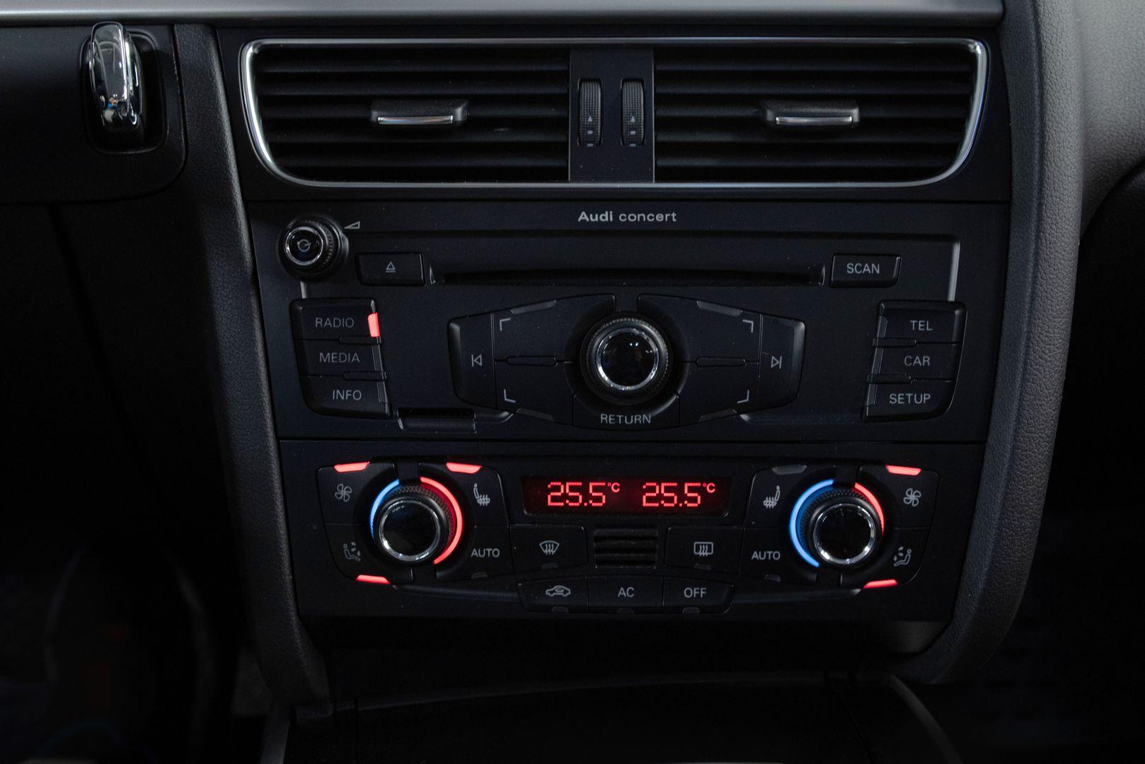 Audi A4 2011, белый