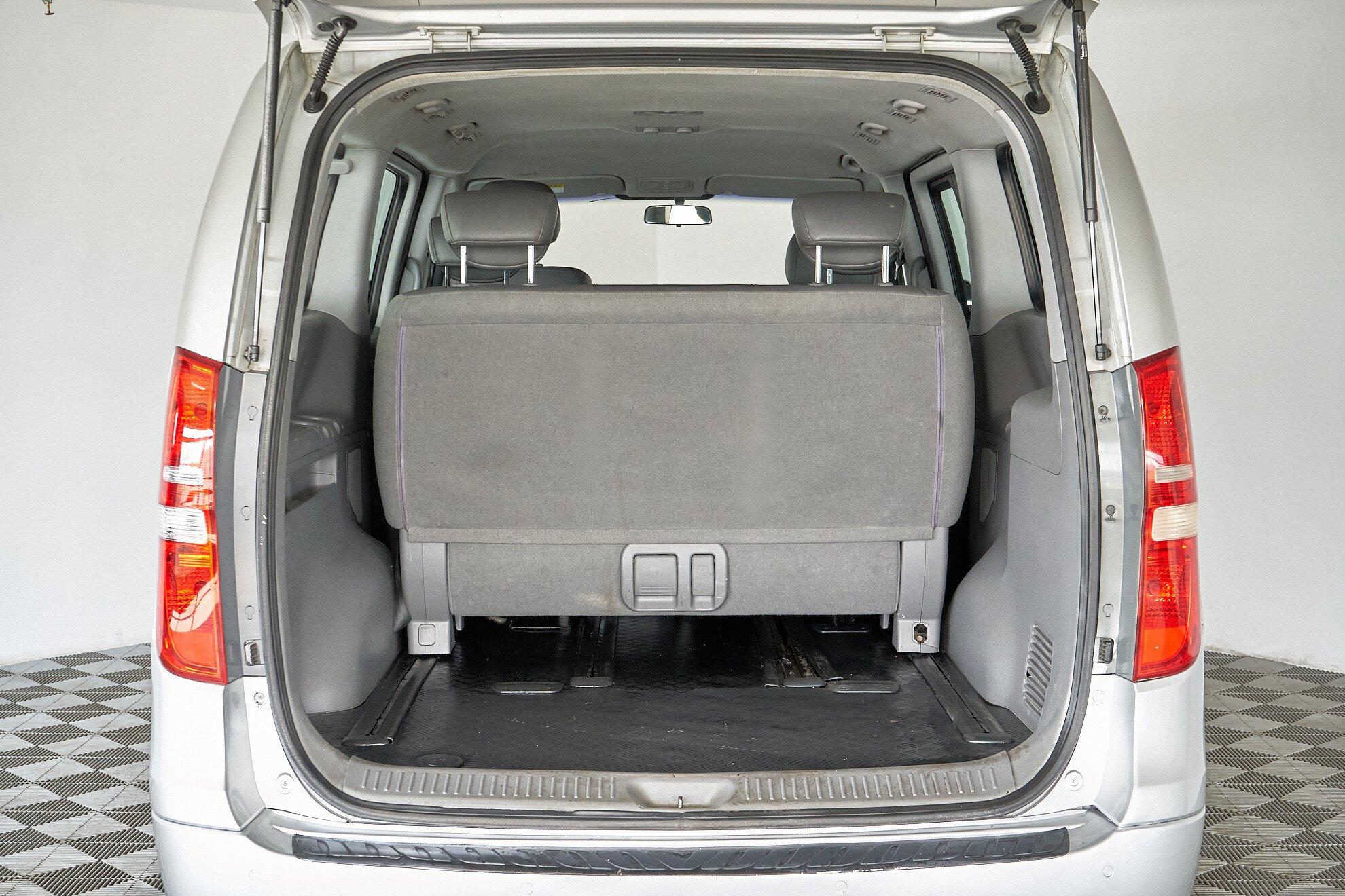 Hyundai Grand Starex 2012, серебряный