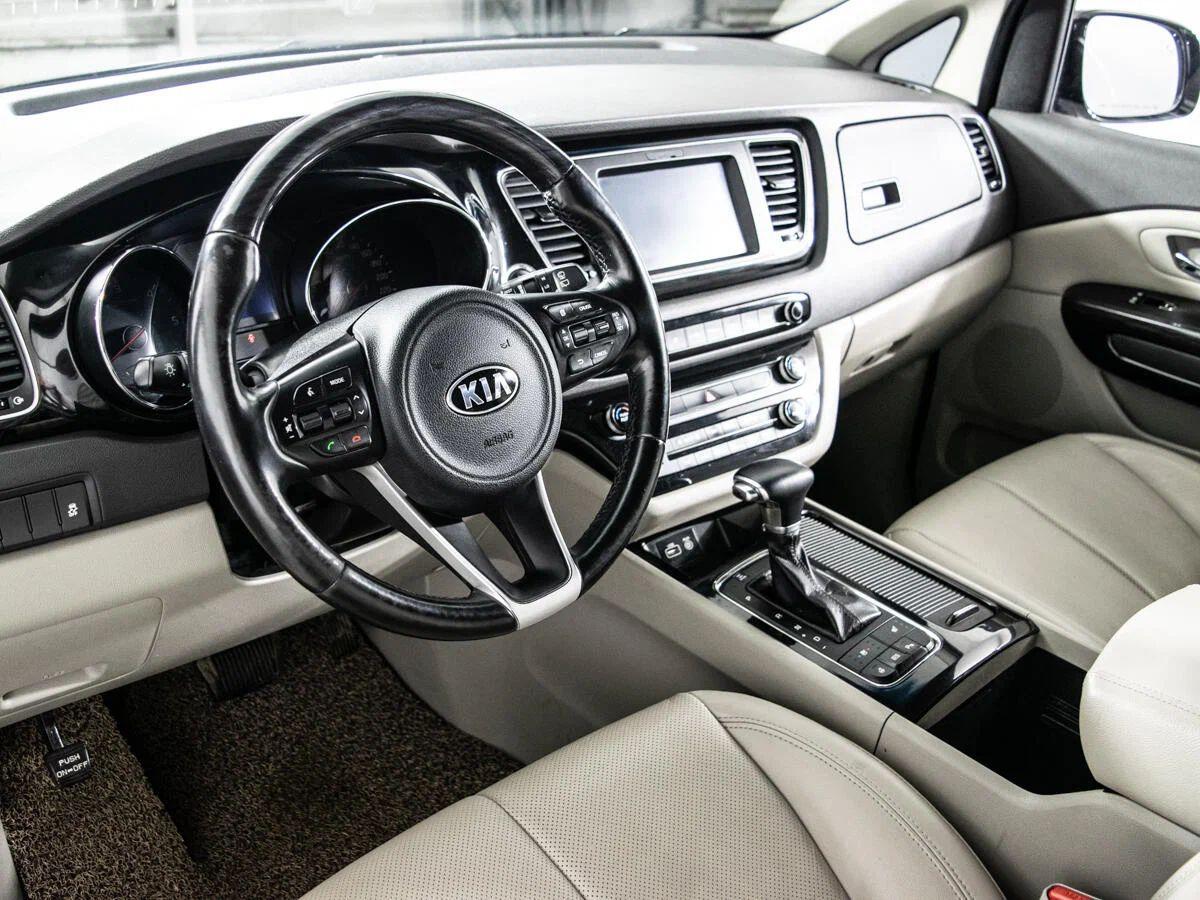 Kia Carnival 2015, черный