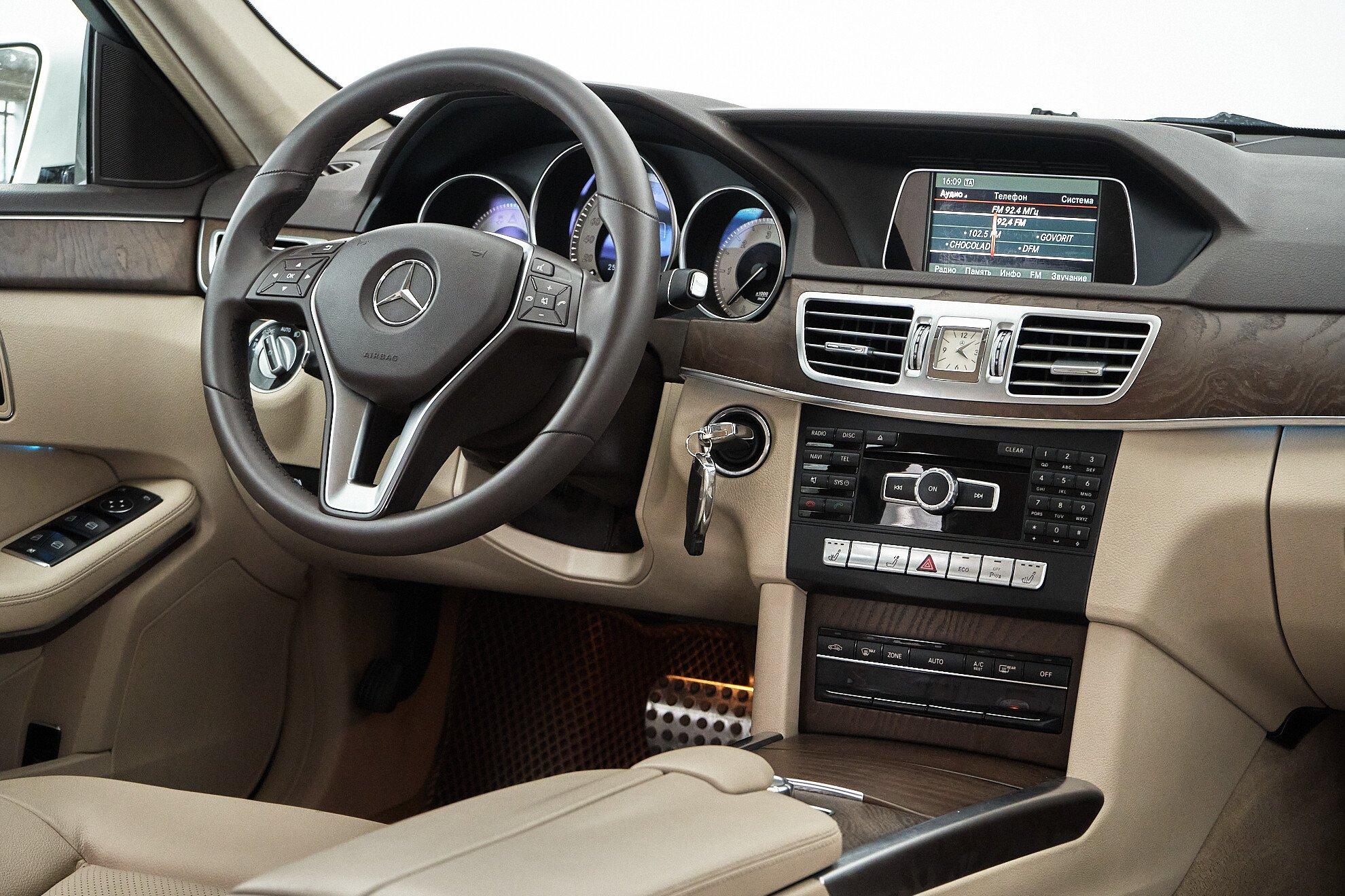 Mercedes-Benz E-Класс 2013, белый