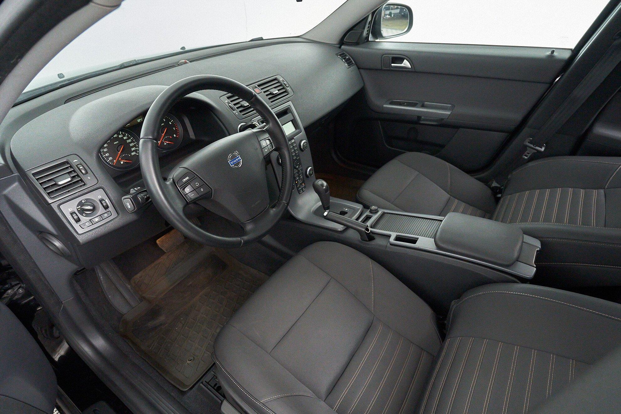 Volvo S40 2012, черный
