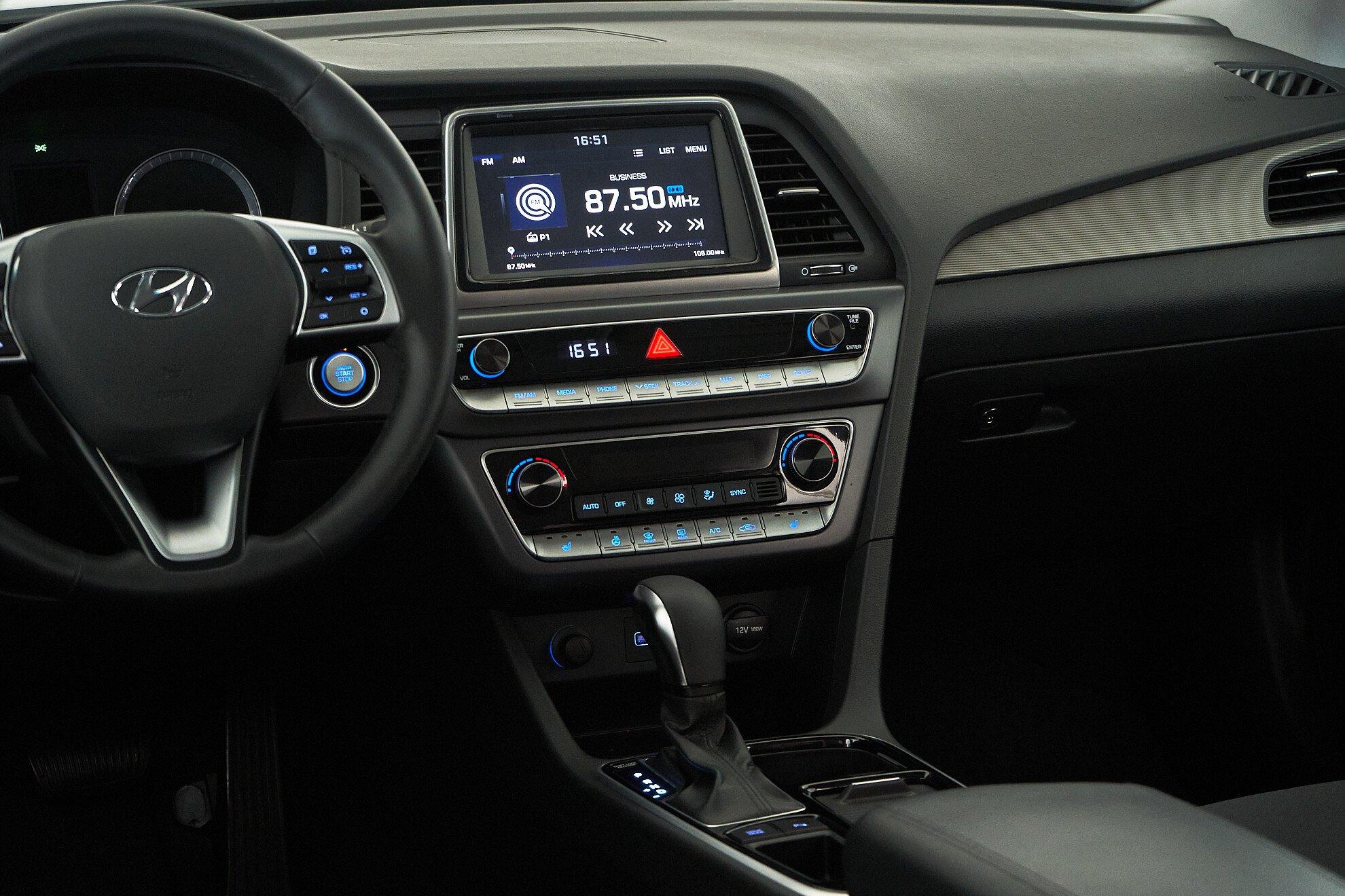 Hyundai Sonata 2018, белый