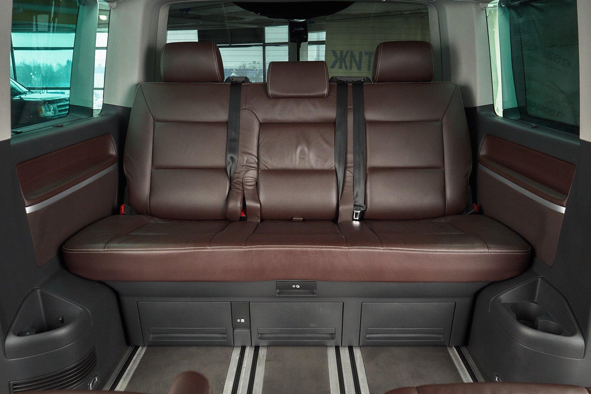 Volkswagen Multivan 2010, коричневый
