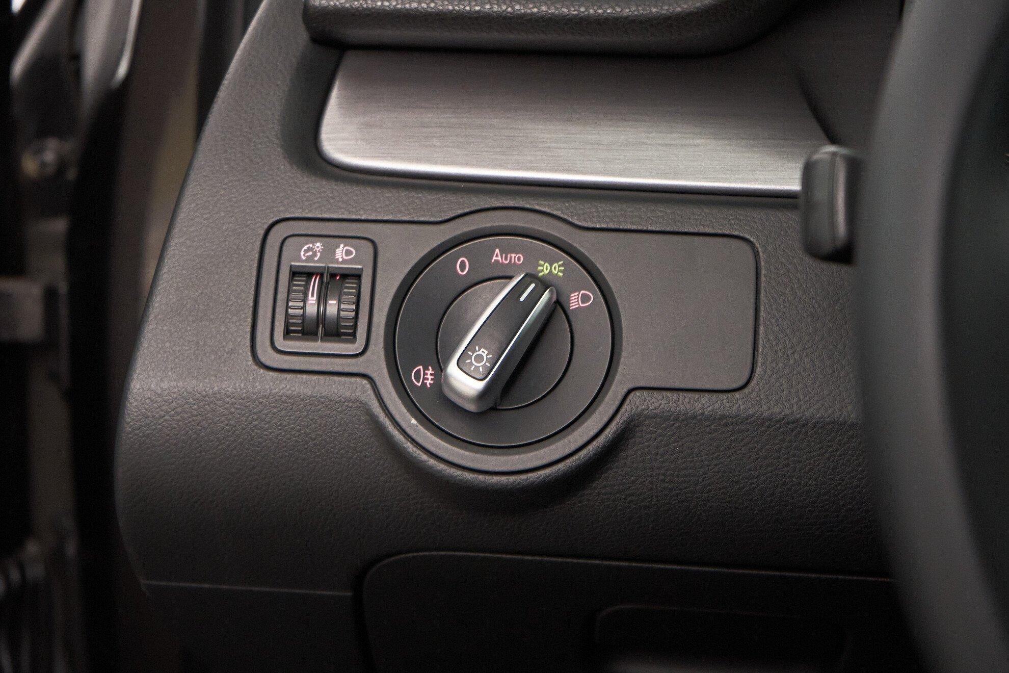 Volkswagen Passat 2011, серый