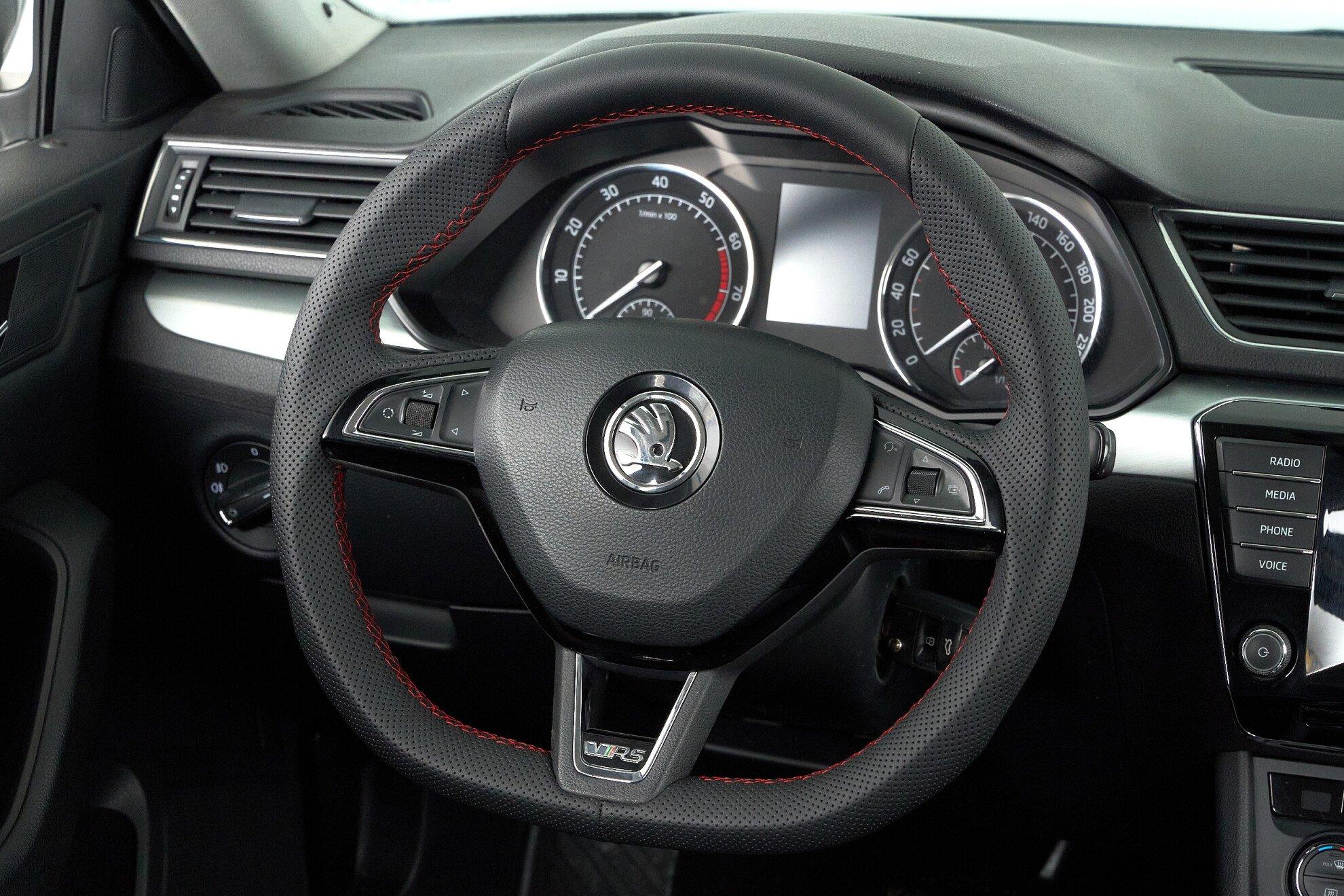 Skoda Superb 2015, серый