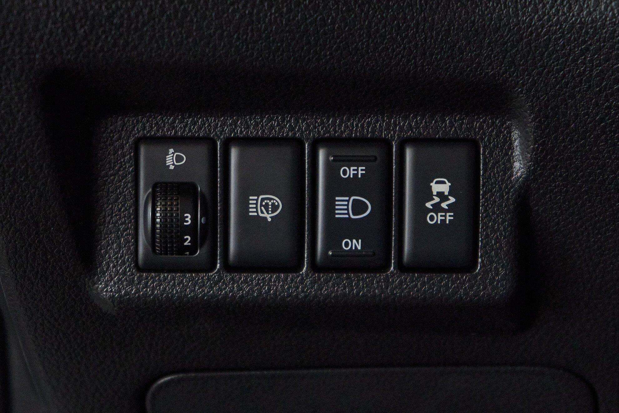 Nissan X-Trail 2011, серебряный