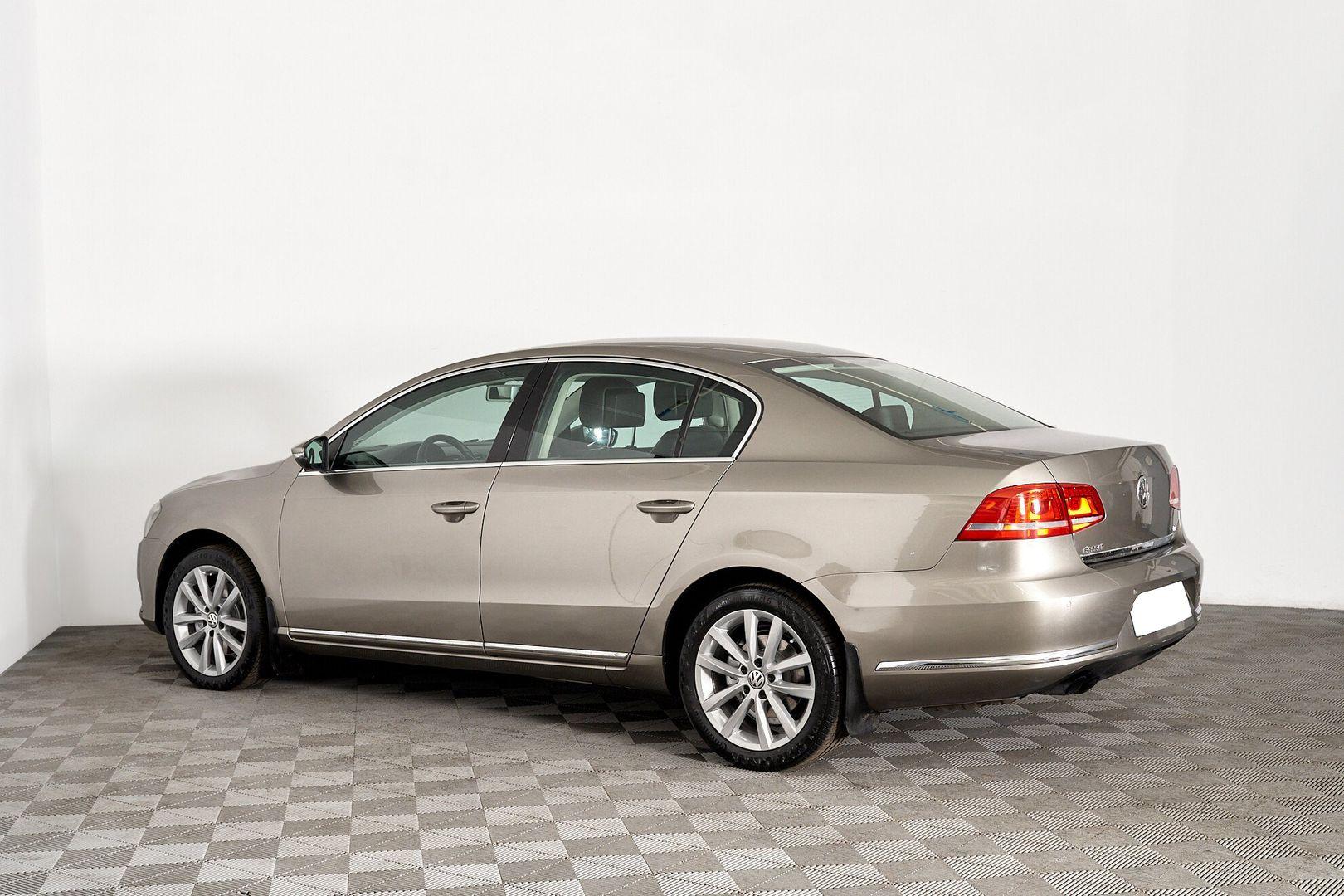 Volkswagen Passat 2013, бежевый