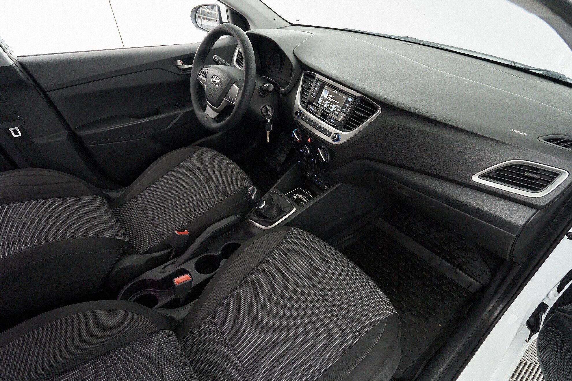 Hyundai Solaris 2019, белый