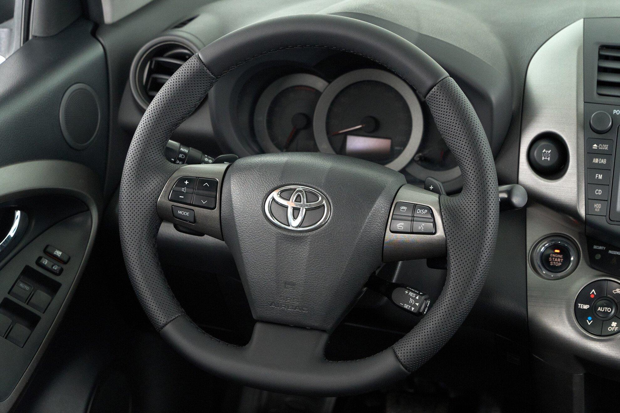 Toyota RAV4 2010, черный