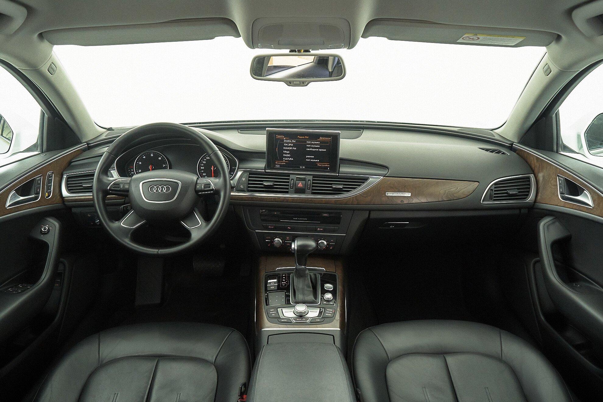 Audi A6 2011, белый