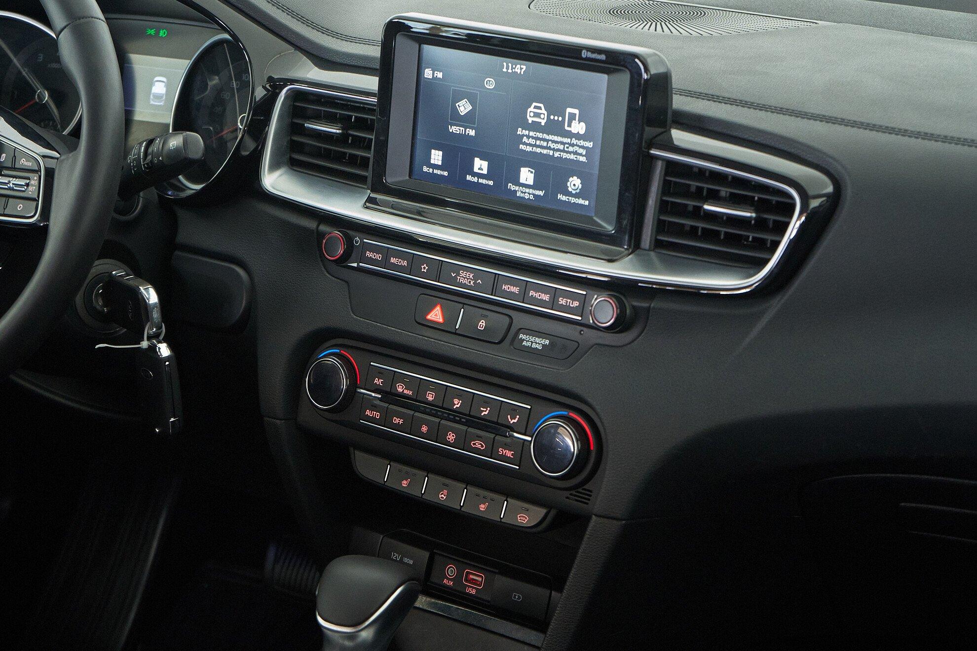 Kia Ceed 2018, белый
