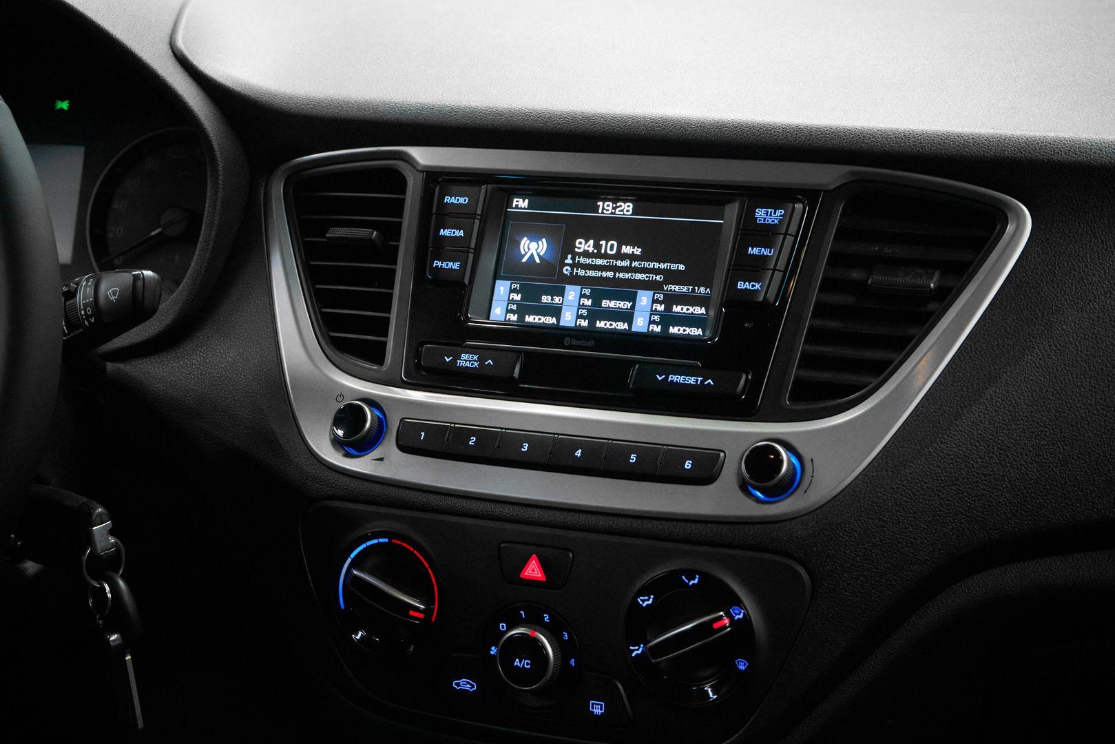 Hyundai Solaris 2019, серый