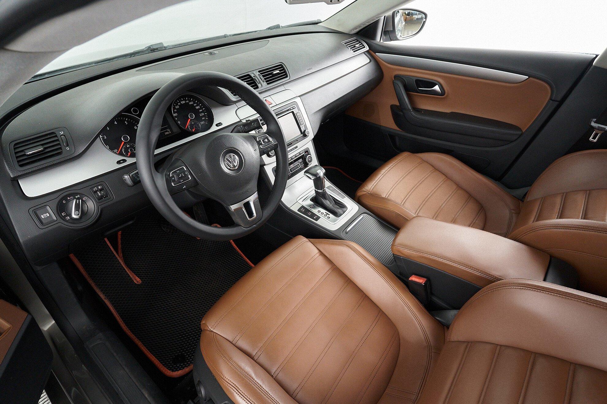 Volkswagen Passat CC 2010, бежевый