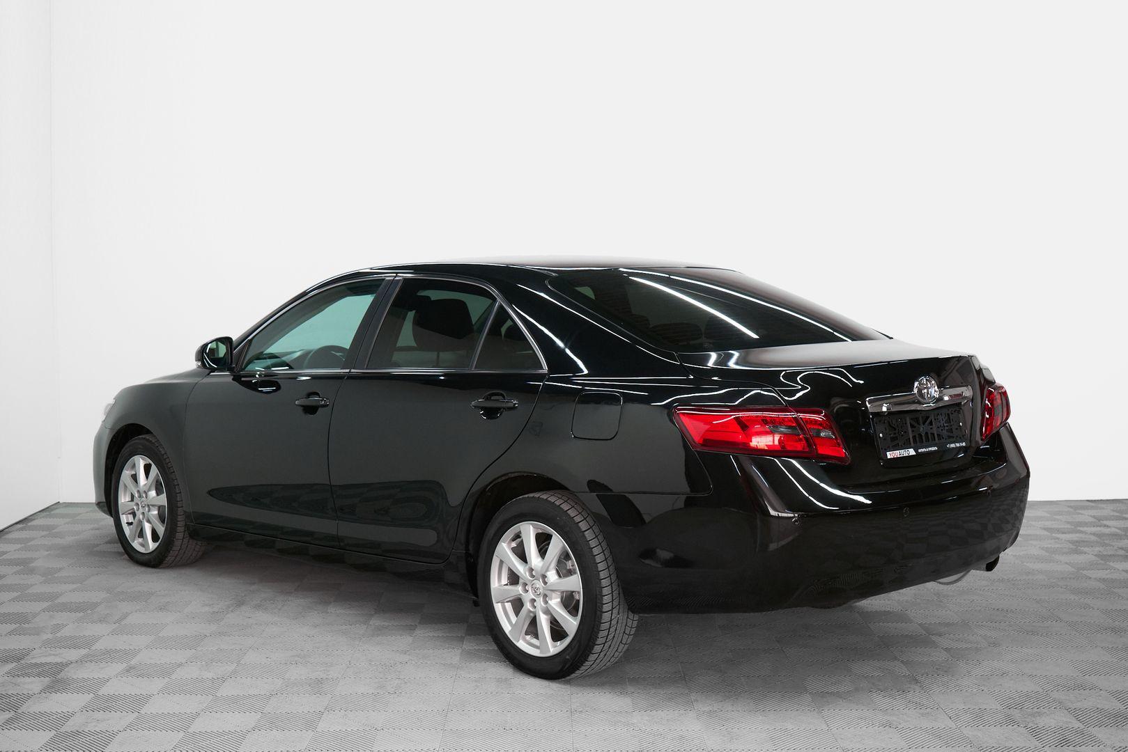 Toyota Camry 2011, черный