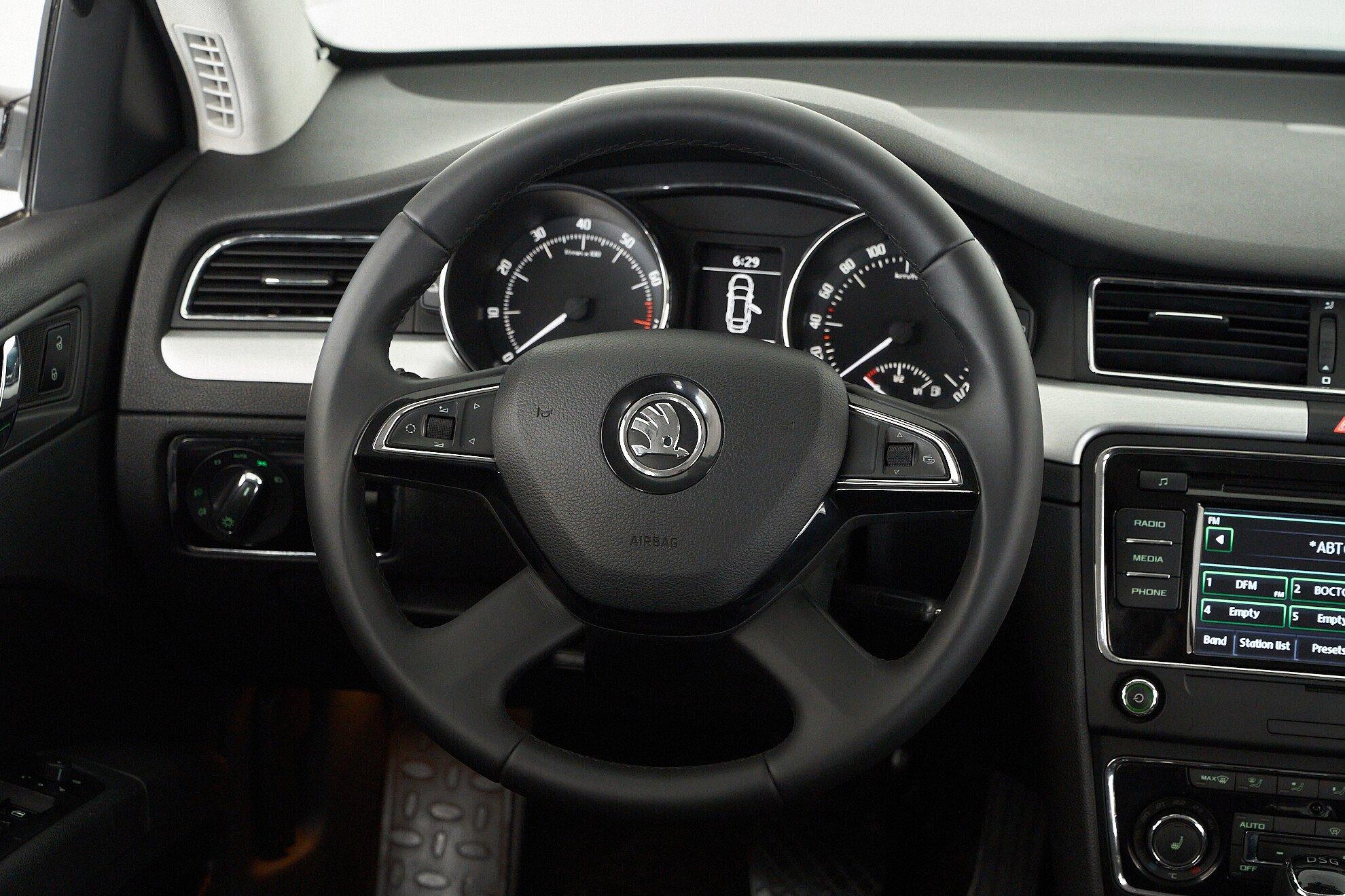 Skoda Superb 2014, коричневый